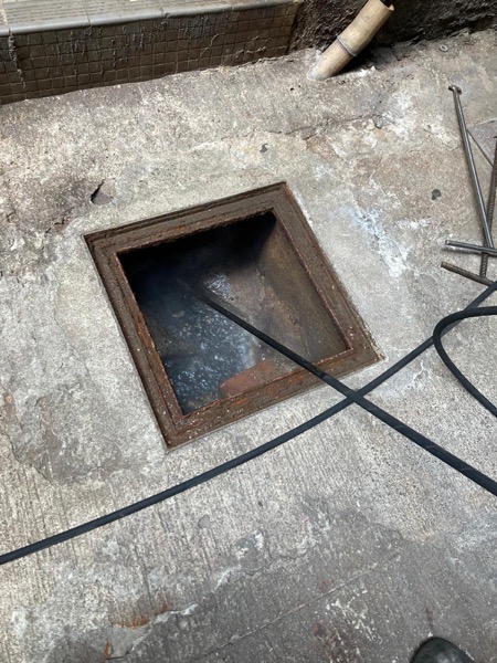 DrainFix HK 同一個方形戶外渠井完成清渠後 — 井底乾淨可見
